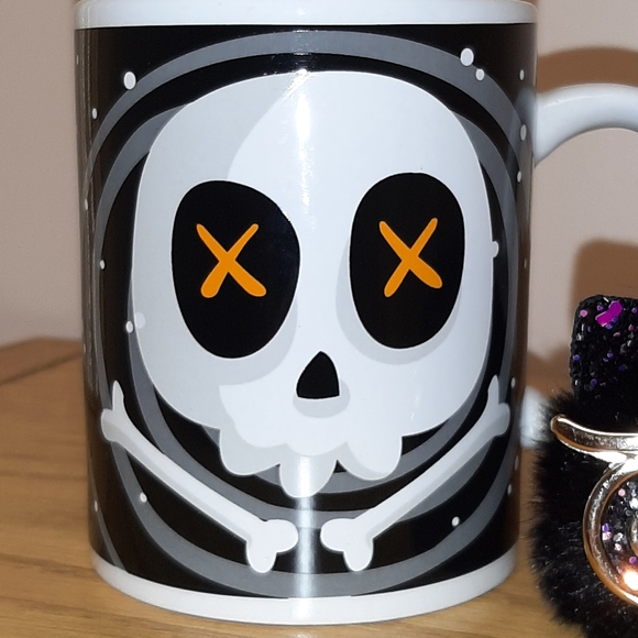 Skull Mug with Black Owl Keychain NWT - Picture 4 of 6